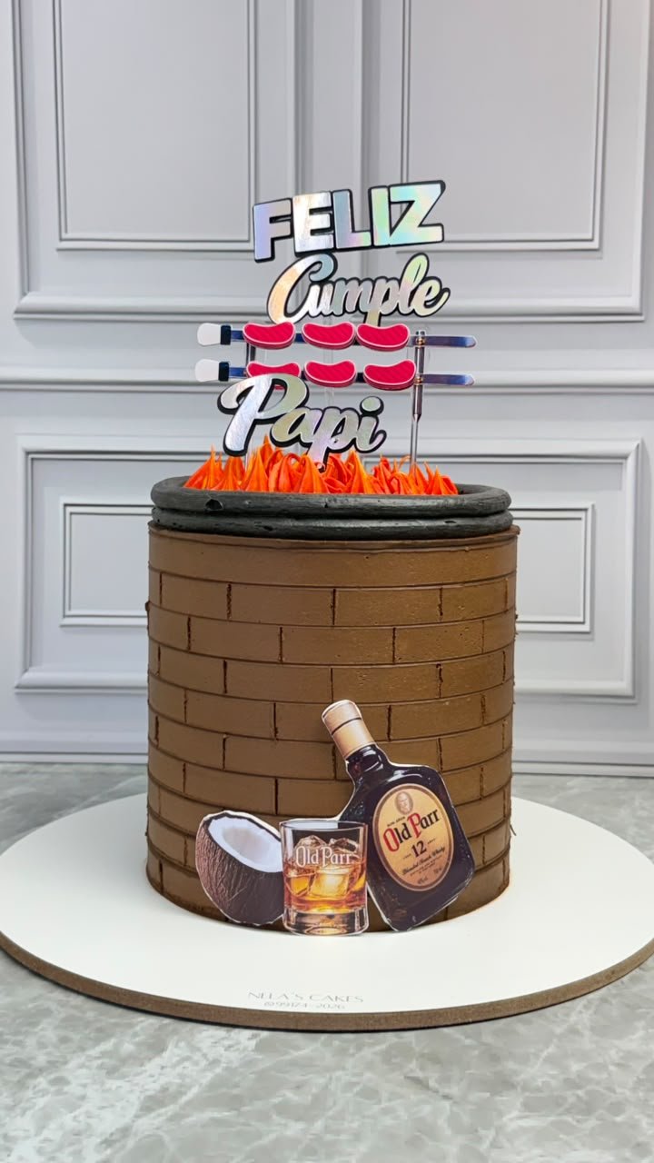 Bolo alto de chocolate em forma de churrasqueira de tijolos com topo Feliz cumple papi